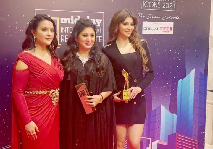 Urvashi Rautela honored with Most Influential Bollywood Actress 2021 & Best Humanitarian Award