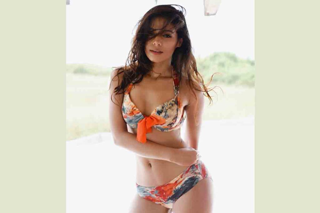 Actress Pranati Rai Prakash looks sizzling hot as she flaunts her curves in the hot swimsuit