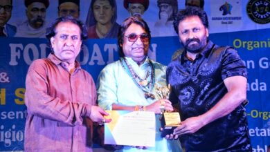 Cheetah Yajnesh Shetty honoured with 12th Maharashtra Prestigious Ratna Award-2021 By Music Director Dilip Sen 