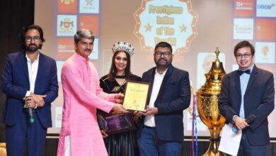 Surat's popular paparazzi Alnawaz Abjani felicitated at Kratos Club for his work during ‘Prestigious Indian of The Year 2021’ Award Function