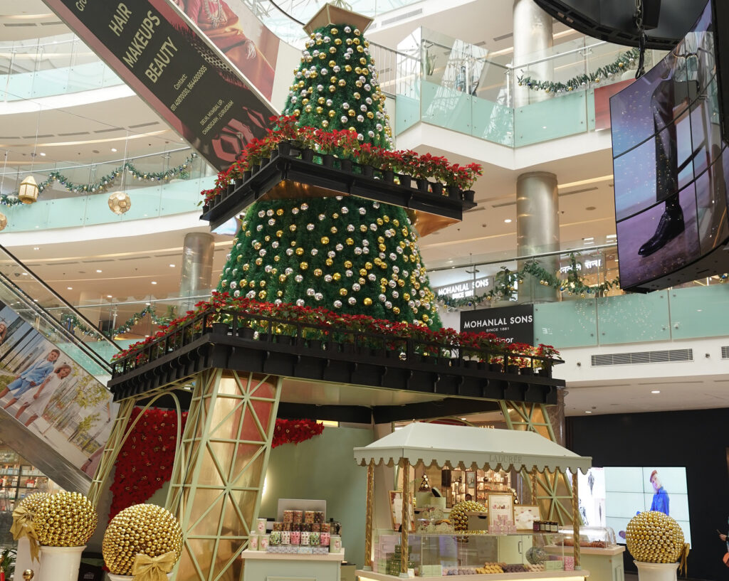 Ladurée Christmas Popup Cart comes to Ambience Mall