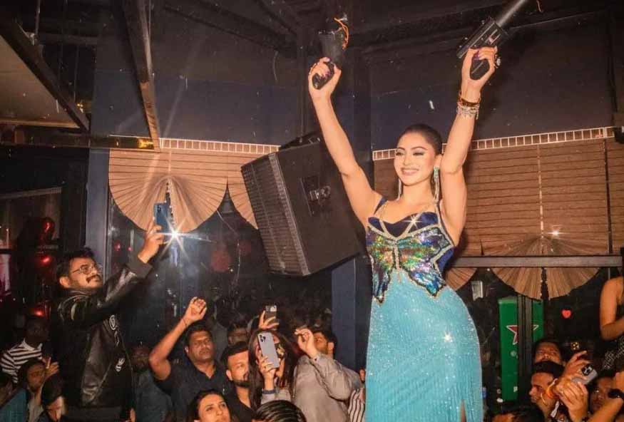Urvashi Rautela Gets Mobbed By all Her fans As She Graced Her Presence At The Event The Actress Treated Everyone With Dignity And Smiles