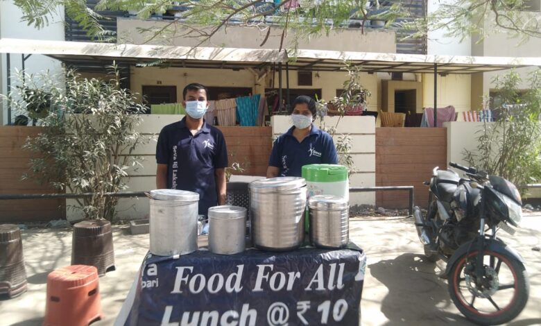 Kutch Based NGO SEVA SARVOPARI provides food to feed the hungry at just rupees 10