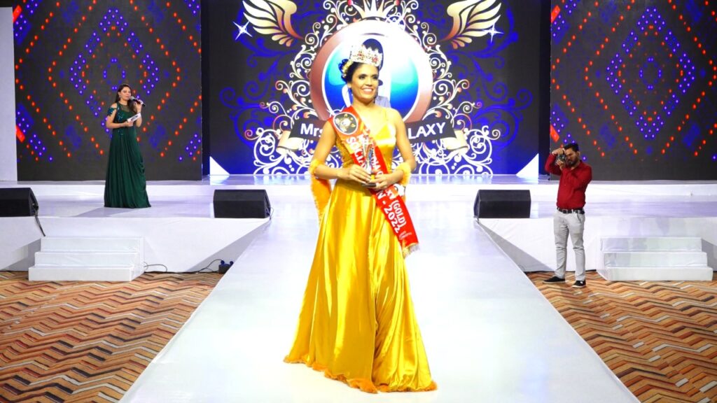 Rakhi Singh crowned as National Social Icon at Mrs.India Galaxy 2022