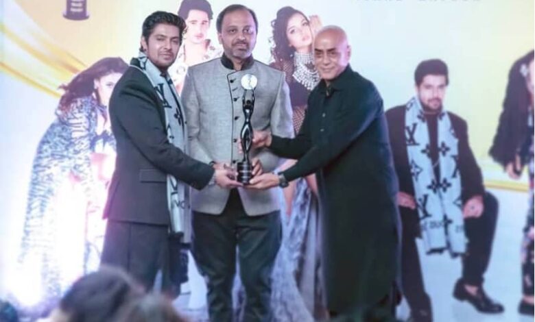 Mehul Suthar received HFF Award by hands of Geeta Maa
