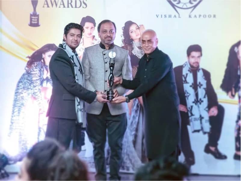 Mehul Suthar received HFF Award by hands of Geeta Maa