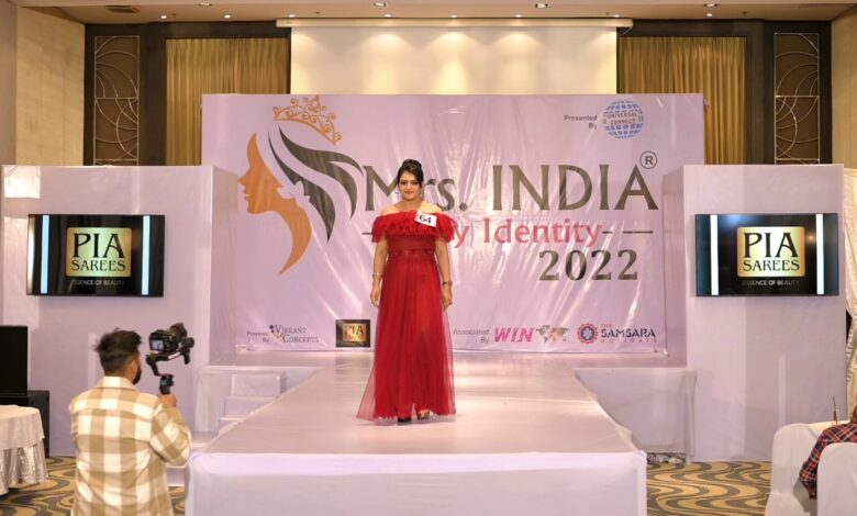 Bengaluru Software Professional Chhavi Dhiman crowned for Best Walk at Mrs.INDIA My Identity